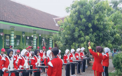 PERSIAPAN MENYAMBUT KEDATANGAN KETUA YAYASAN DARI TANAH SUCI OLEH MARCHING BAND SMA WALISONGO